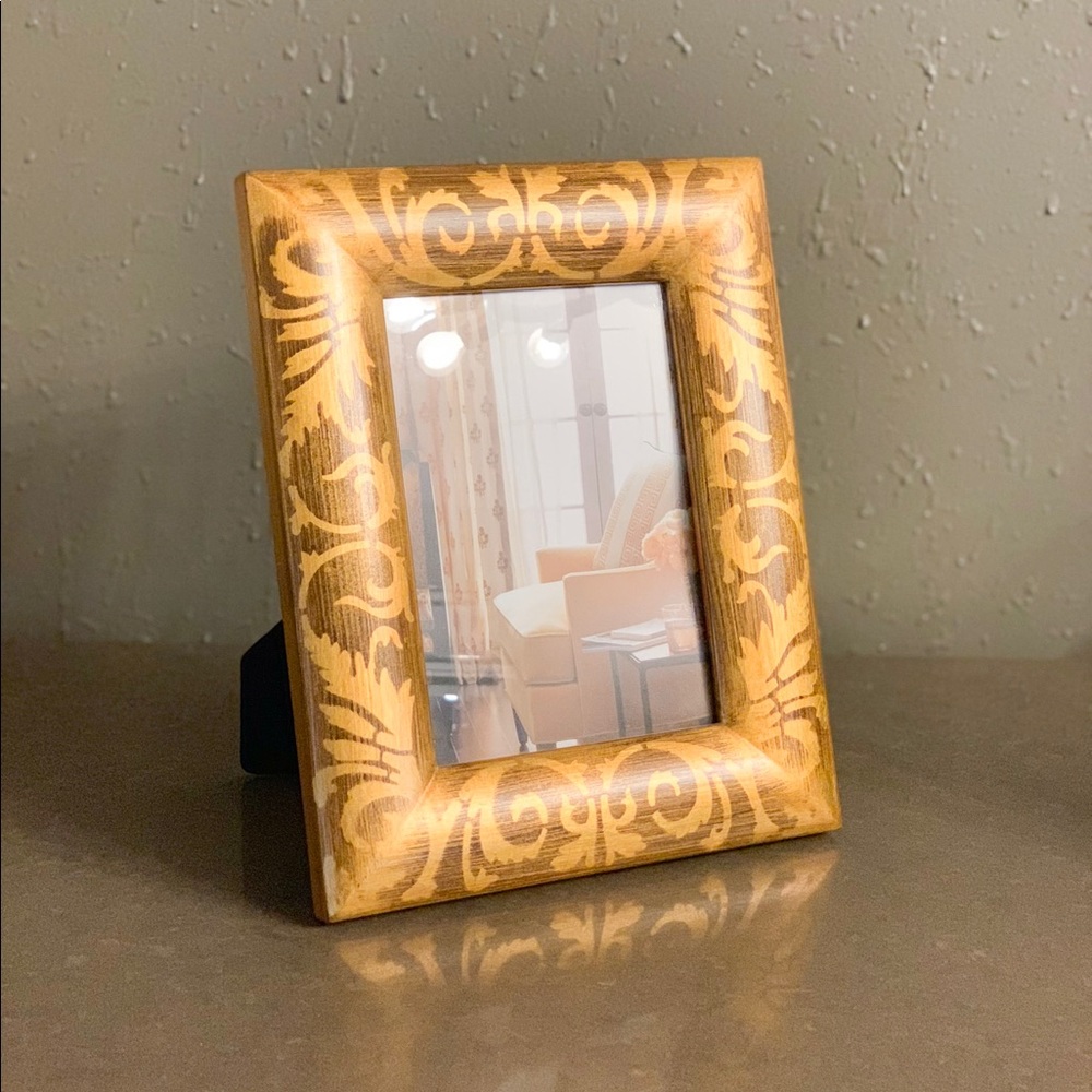 Damask Design Gold Picture Frame - Picture 2 of 5